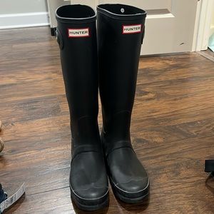 Tall black matte hunter rain boots. Size 9